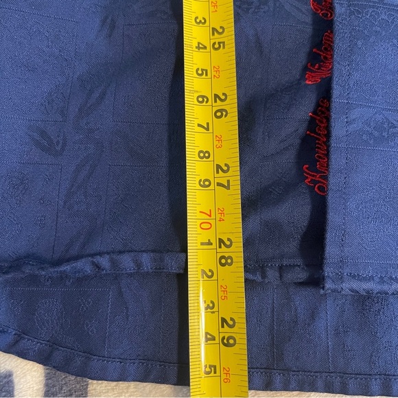 Robert Graham Men’s Classic Fit - Picture 2 of 9